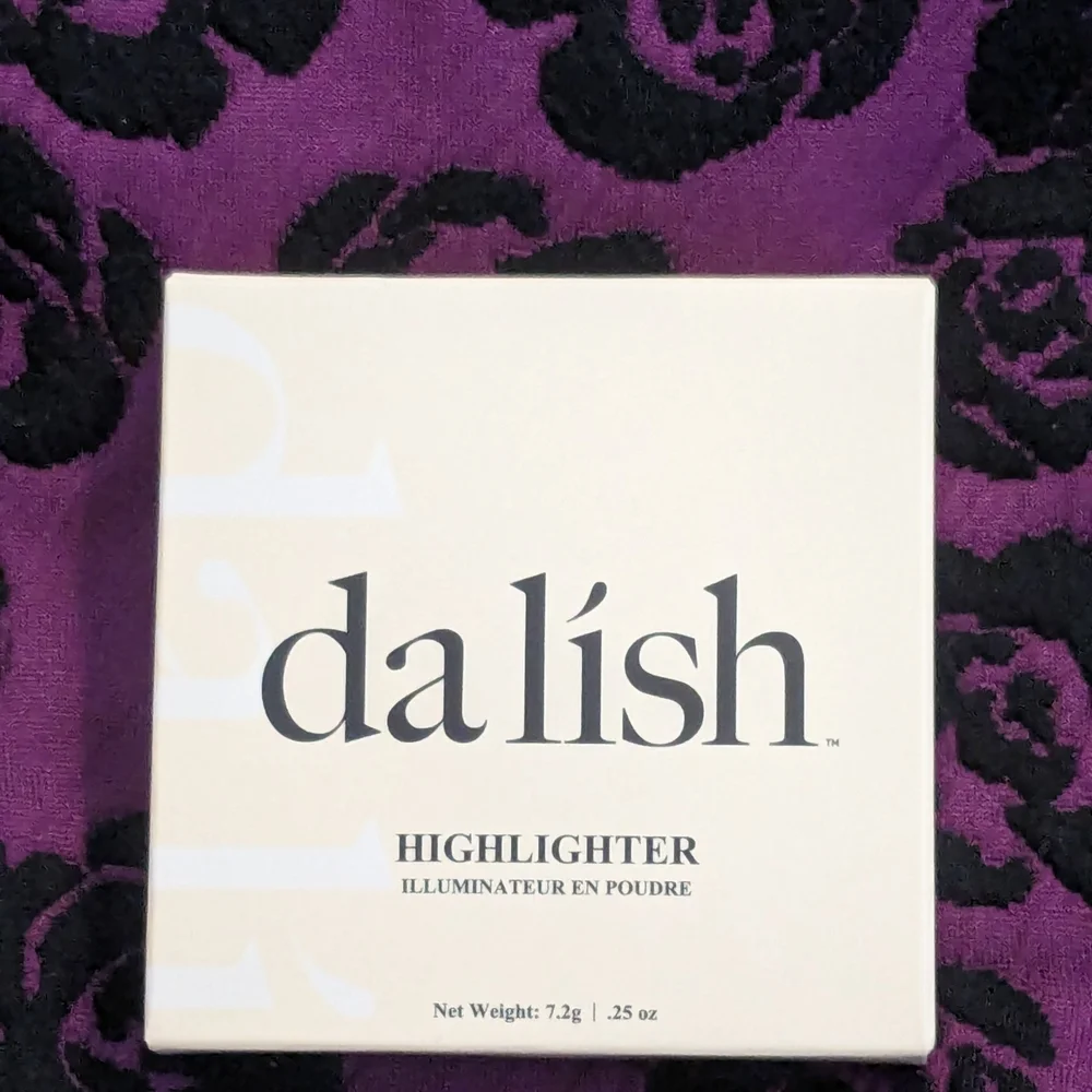 🌅 New Da Lish Highlighter In Sunrise - Soft Golden Glow 🌅
